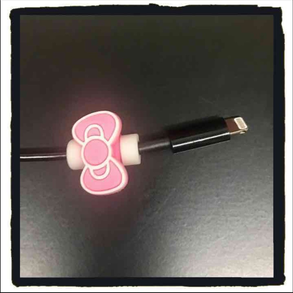 New🍒🍒Hello Kitty & Pink Bow Android Cord Saver